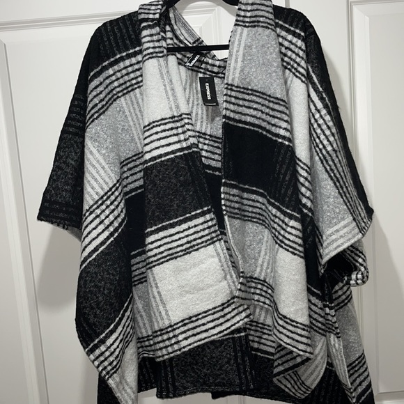 Express • Poncho - Picture 3 of 4